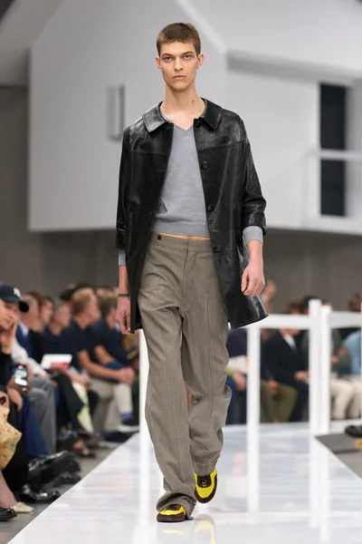 Look 12